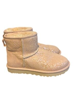 UGG Classic Mini Snow Leopard Ankle Boots Quartz Pink Size 7 Shipskin Lined Cozy